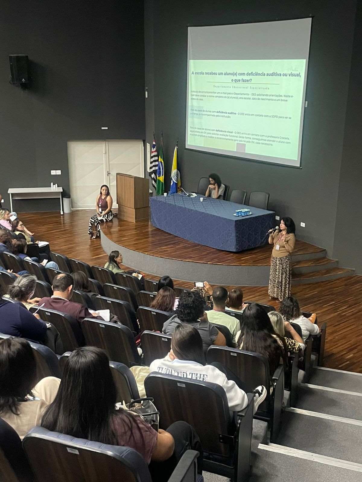 Nesta quinta-feira, 04 de agosto, a equipe técnica do Departamento Educacional Especializado (DEE) promoveu uma formação com os orientadores educacionais das escolas da rede.